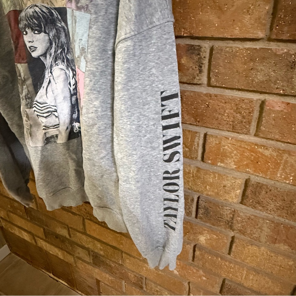 Taylor Swift The Eras Tour Graphic Zip Sweatshirt SZ L Large Original - Picture 3 of 7